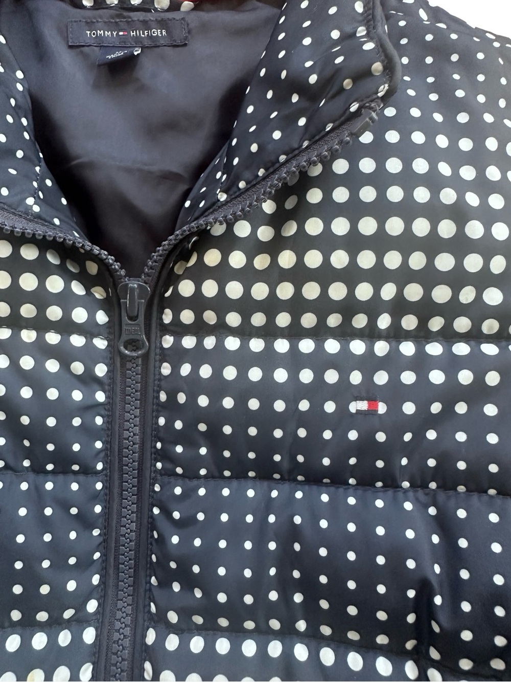 NWOT Tommy Hilfiger Navy and White Polka Dot Quilted Vest - Picture 6 of 9